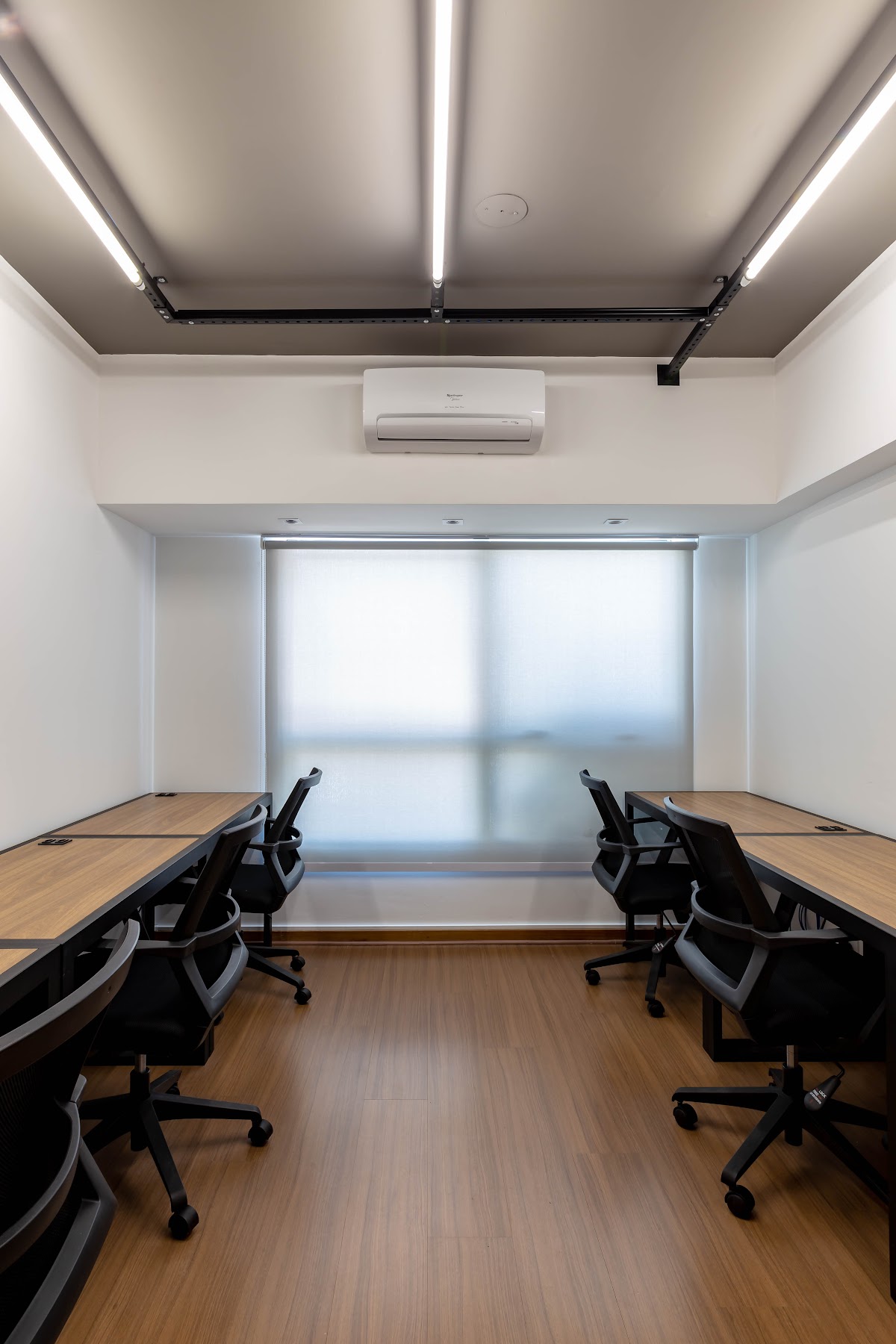 Salas privativas envidraçadas do Sacada Coworking
